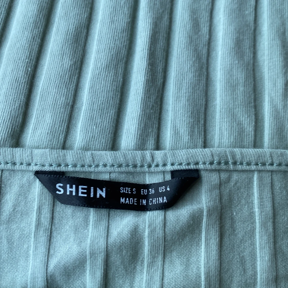 Ljusgrön ribbad klänning från SHEIN - 2