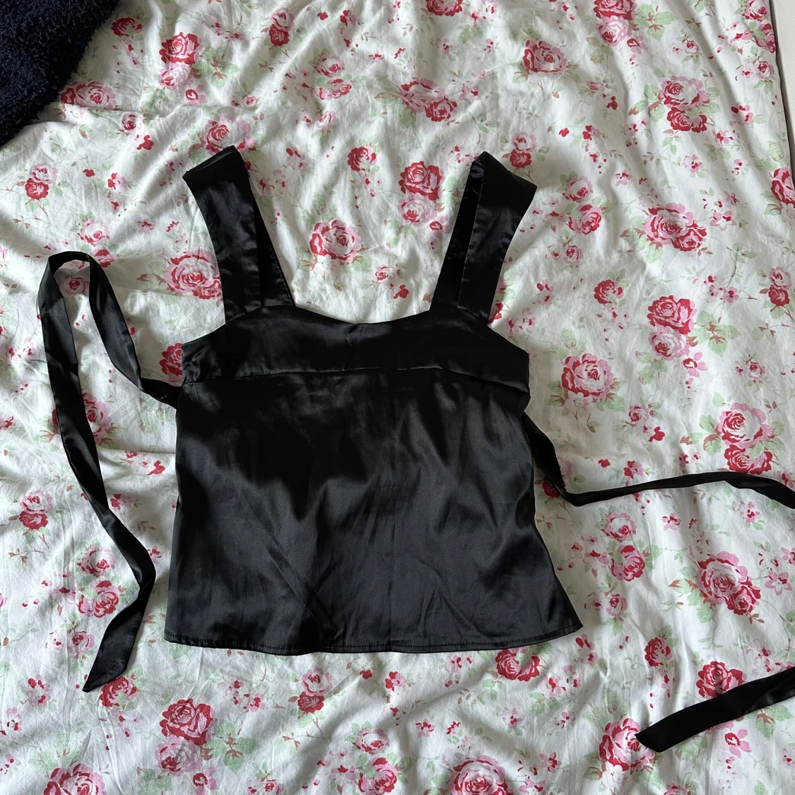 Svart satinlinnetopp från SHEIN - 4