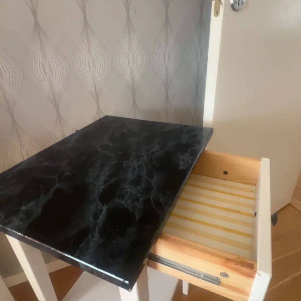 300kr för båda 150 för en!. Muu.
