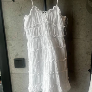 Sommar kläning - Snygg kläning från Gina Tricot! Inga skador och är som helt ny! 💞