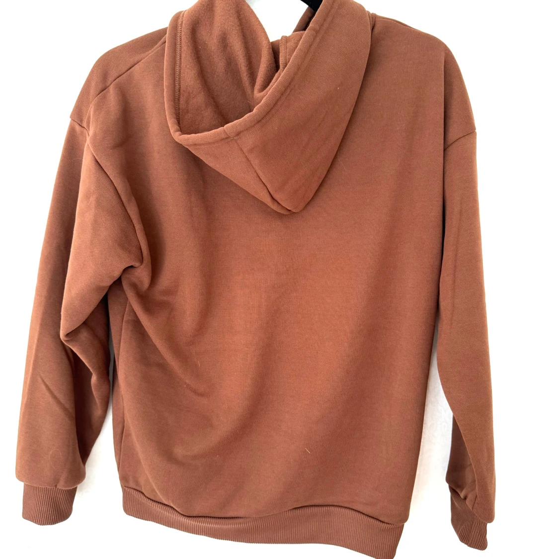 Brun hoodie med huva och ficka - 2