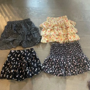 Mix av trendiga korta kjolar - Säljer ett gäng snygga kortkjolar i olika stilar! 13 snygga kortkjolar och två långa i olika stilar!  Alla i fint skick och passar xs/s❤️100-200 st Tryck ej köp nu