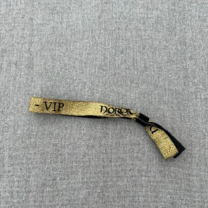 Nordic Invasion vip band - Jag säljer nu mitt nordic invasion vip band som fungerar för att komma in till fler klubbar och ge bra förmåner(se bilder). Bandets storlek går att ändra. Jag säljer den på grund av att jag nu kommit hem från min resa!  Ordinarie pris är 2000 kr  Priset går att diskutera!  Jag rekommenderar starkt!😁