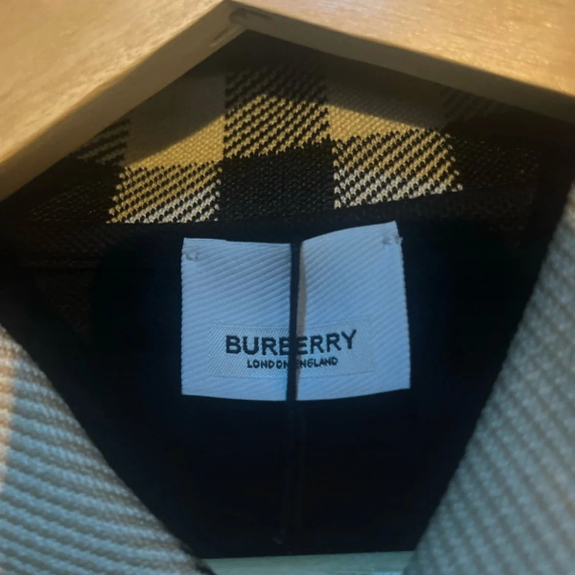 Svart Burberry pikétröja med rutig krage - 3