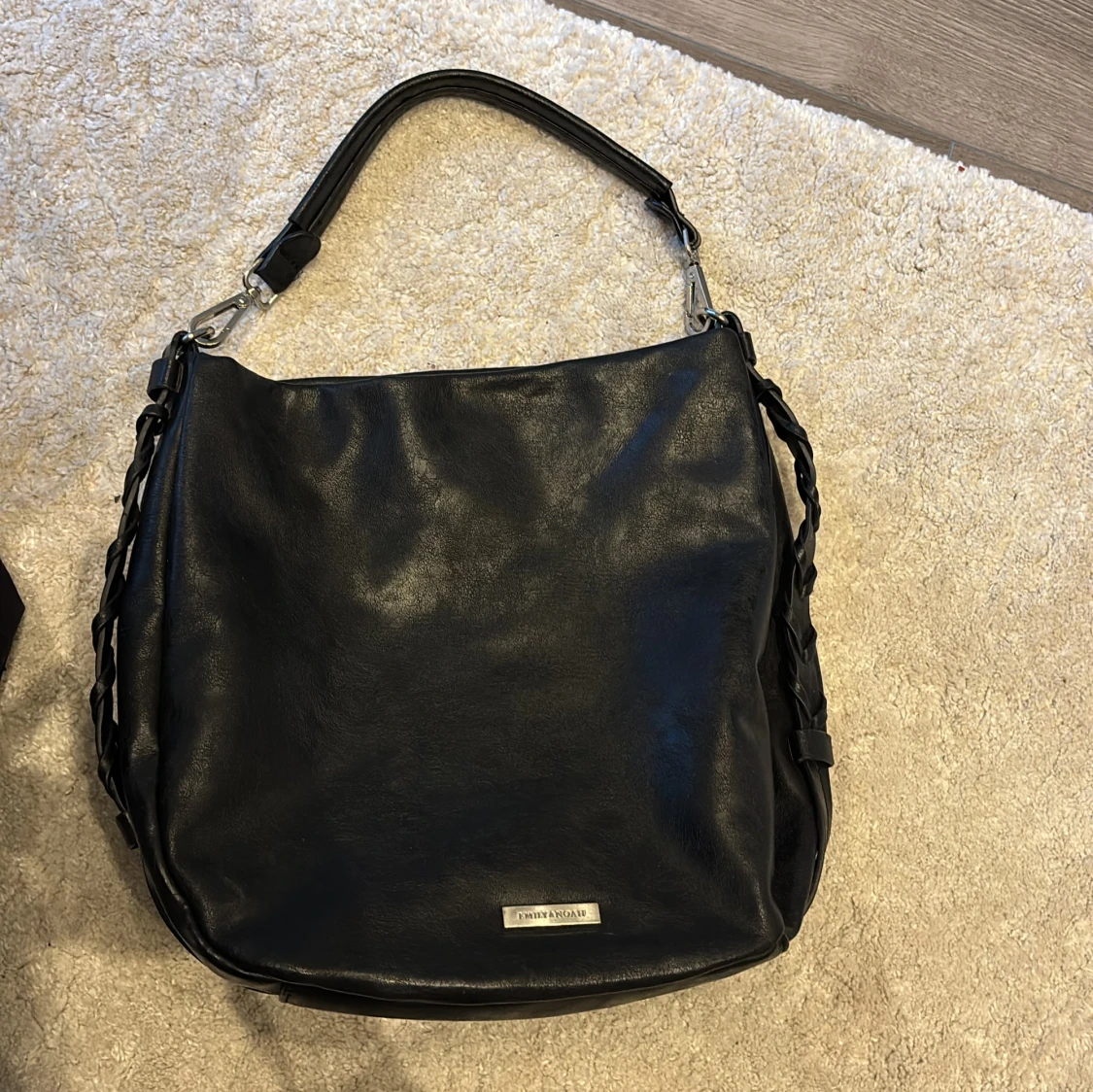 Svart axelväska från Emily & Noah - 1