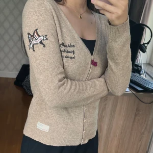 Odd molly kofta - Superfin kofta med detaljer💕