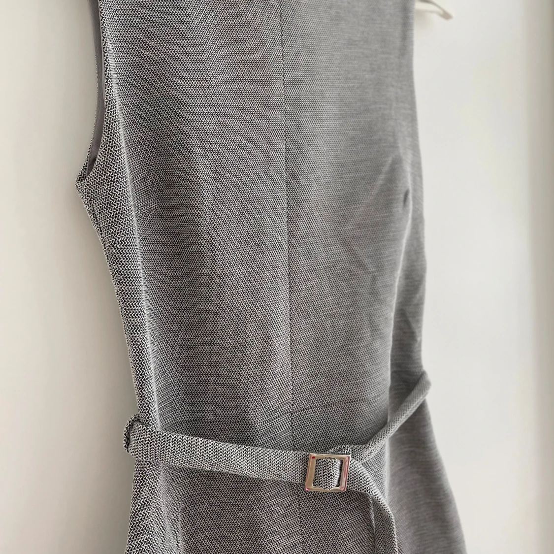 Grå klänning från Mango Suits - 1