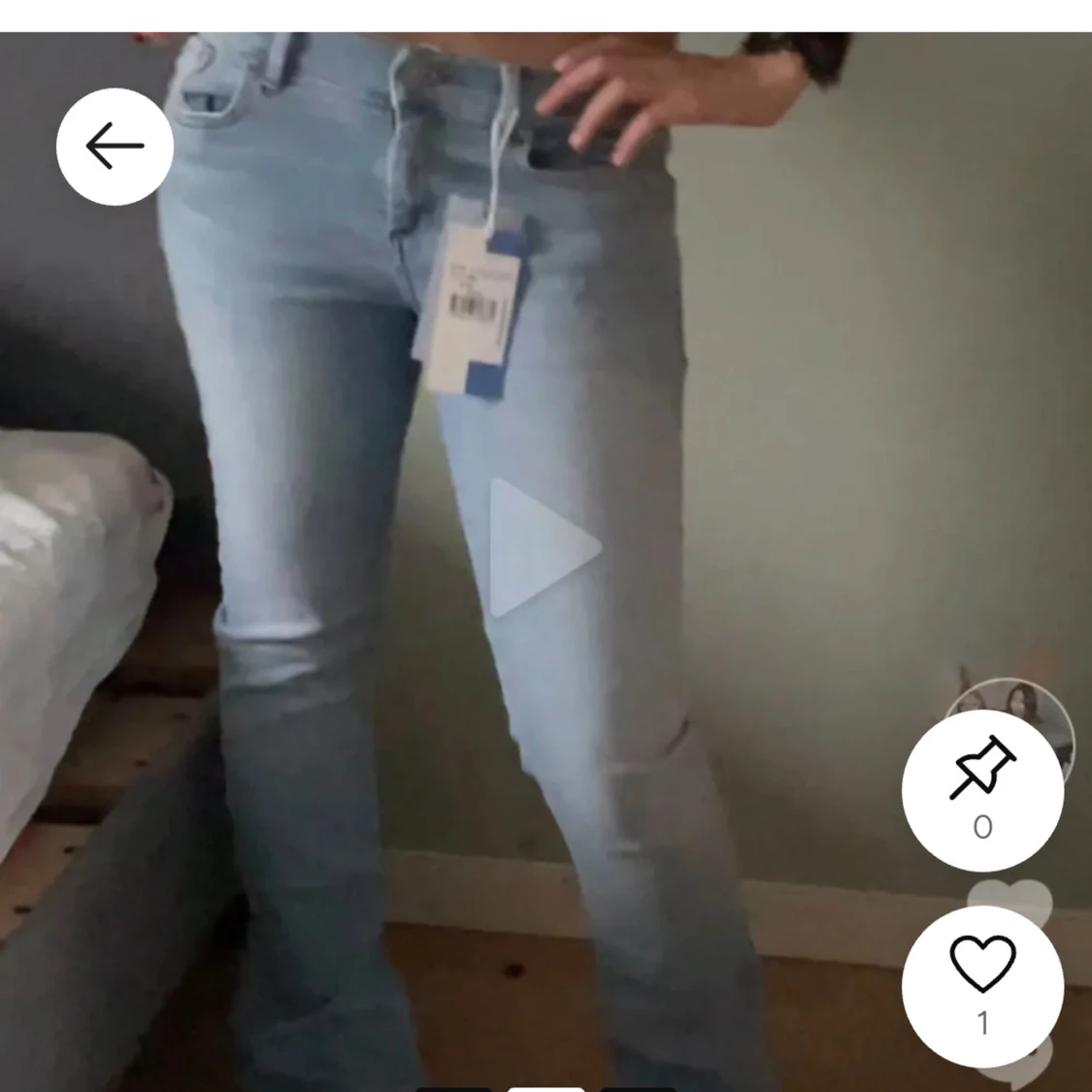 Ljusblå bootcut jeans med tag kvar - 1