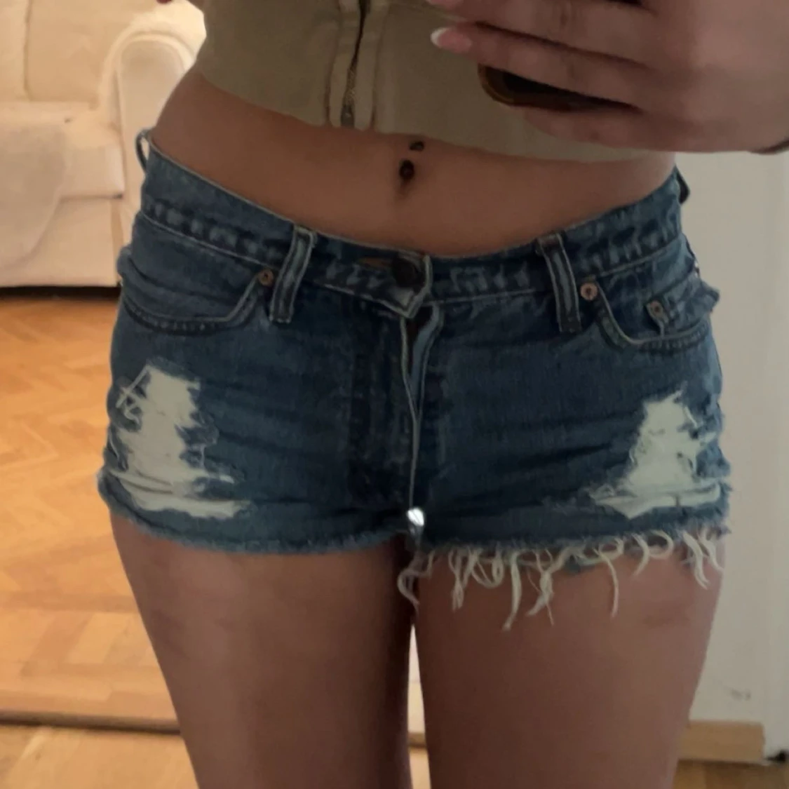 Levi's blå jeansshorts med slitningar - 1