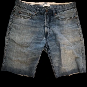 Baggy shorts - Ett par jätte fina baggy shorts köpta på secondhand, kontakta gärna innan köp:)