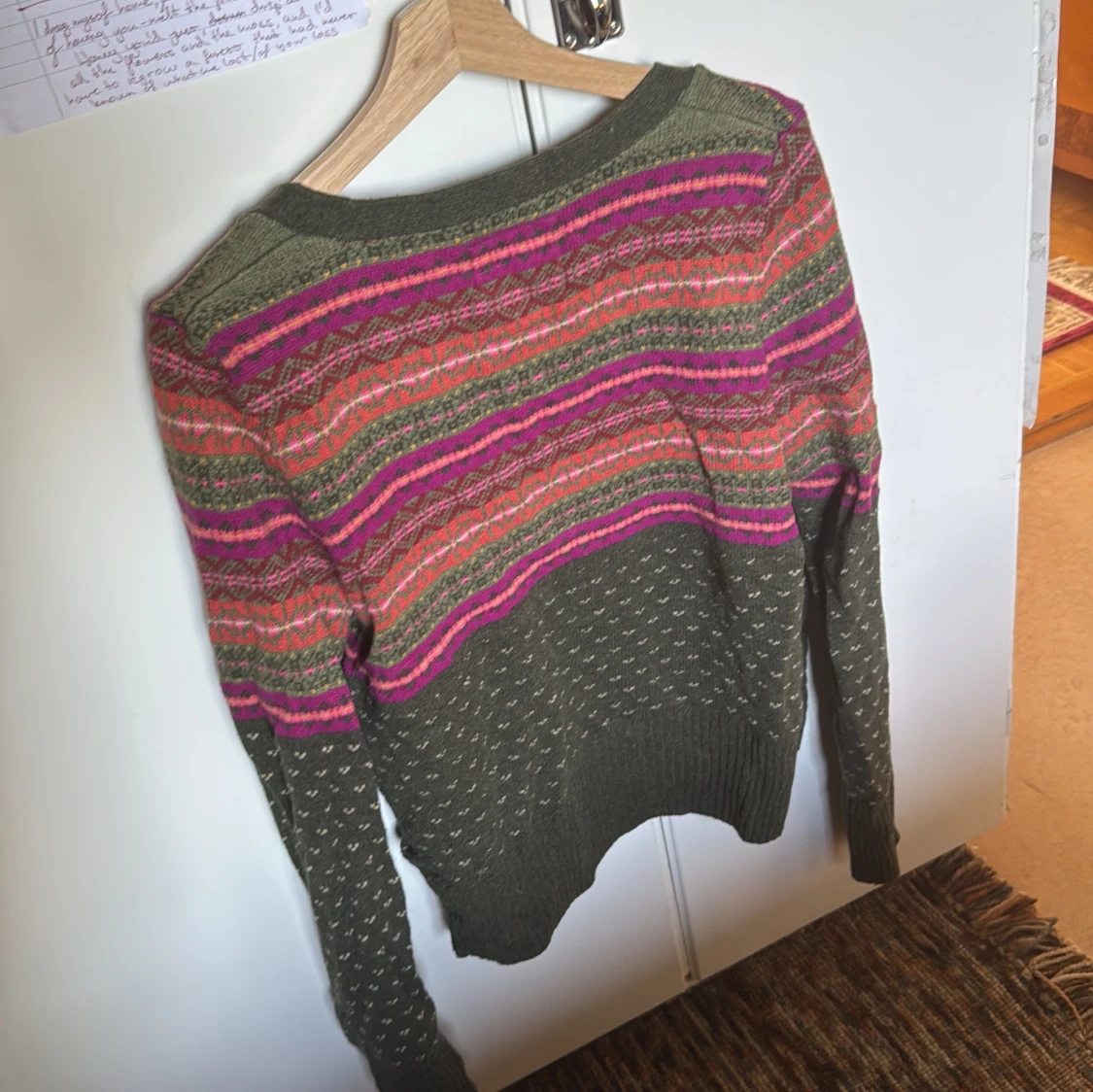 Mönstrad kofta i grönt och rosa - 2