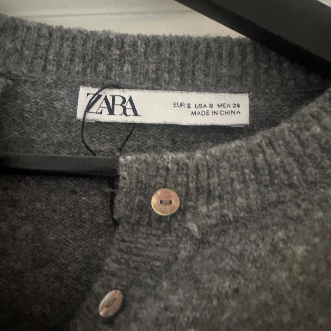 Grå kofta med volangkant från Zara - 1