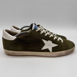 GOLDEN GOOSE SNEAKERS - Golden Goose sneakers - Skick: 9/10 - Tillbehör: Enbart skorna - Storlek 45 - Nypris: runt 6000kr - deluxecloset