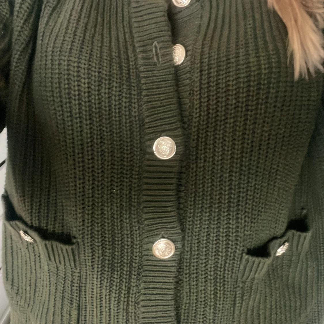 Mörkgrön stickad kofta från H&M - 1