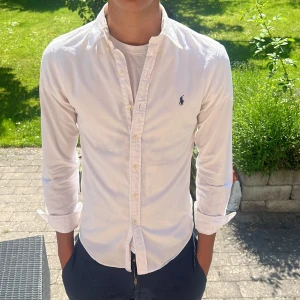 Ralph Lauren skjorta  - Snygg Ralph Lauren skjorta storlek S, passar 173-183 bra. Peketpris vid flerköp, kolla liknande annonser och följ för med😇