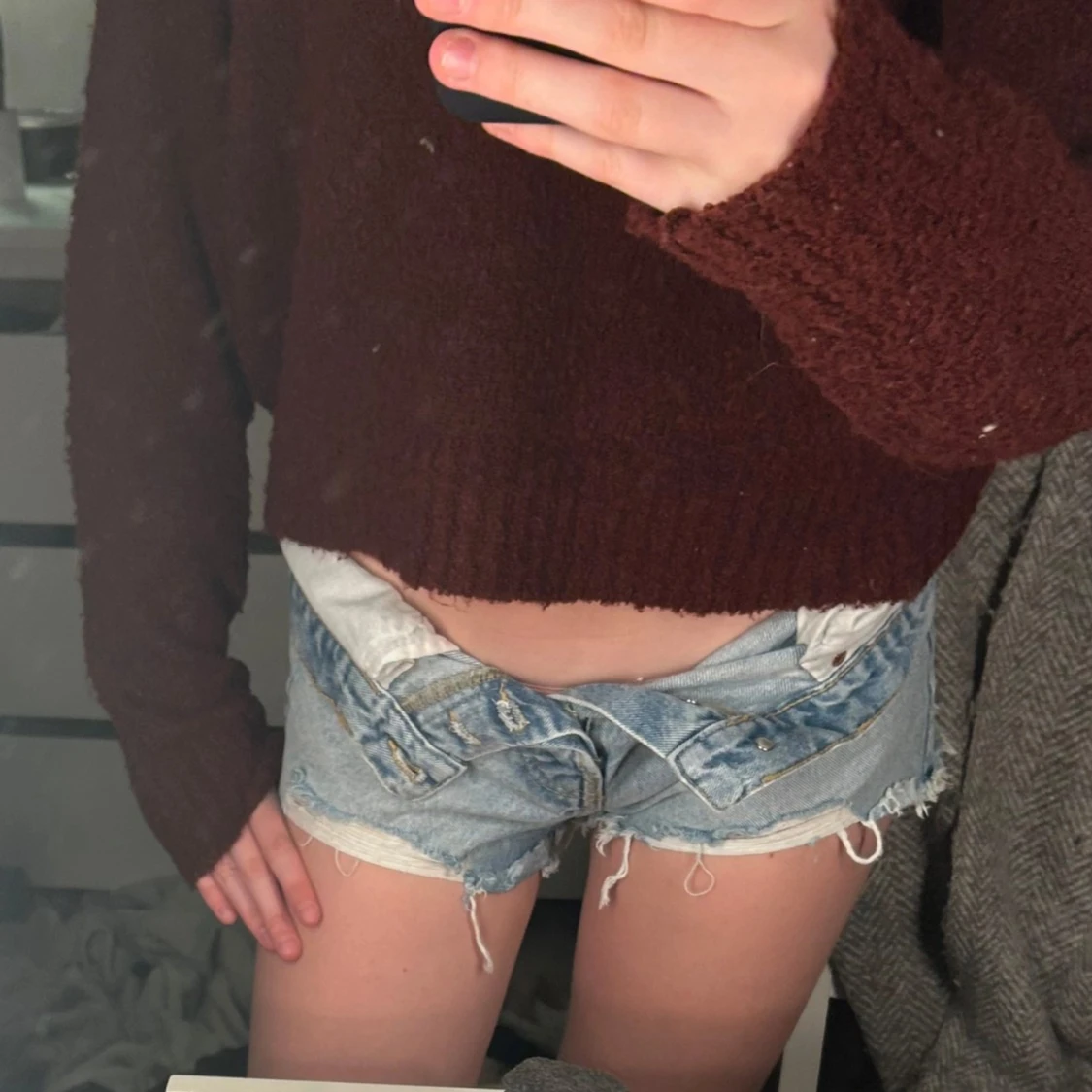 Lågmidjade jeansshorts med fransar