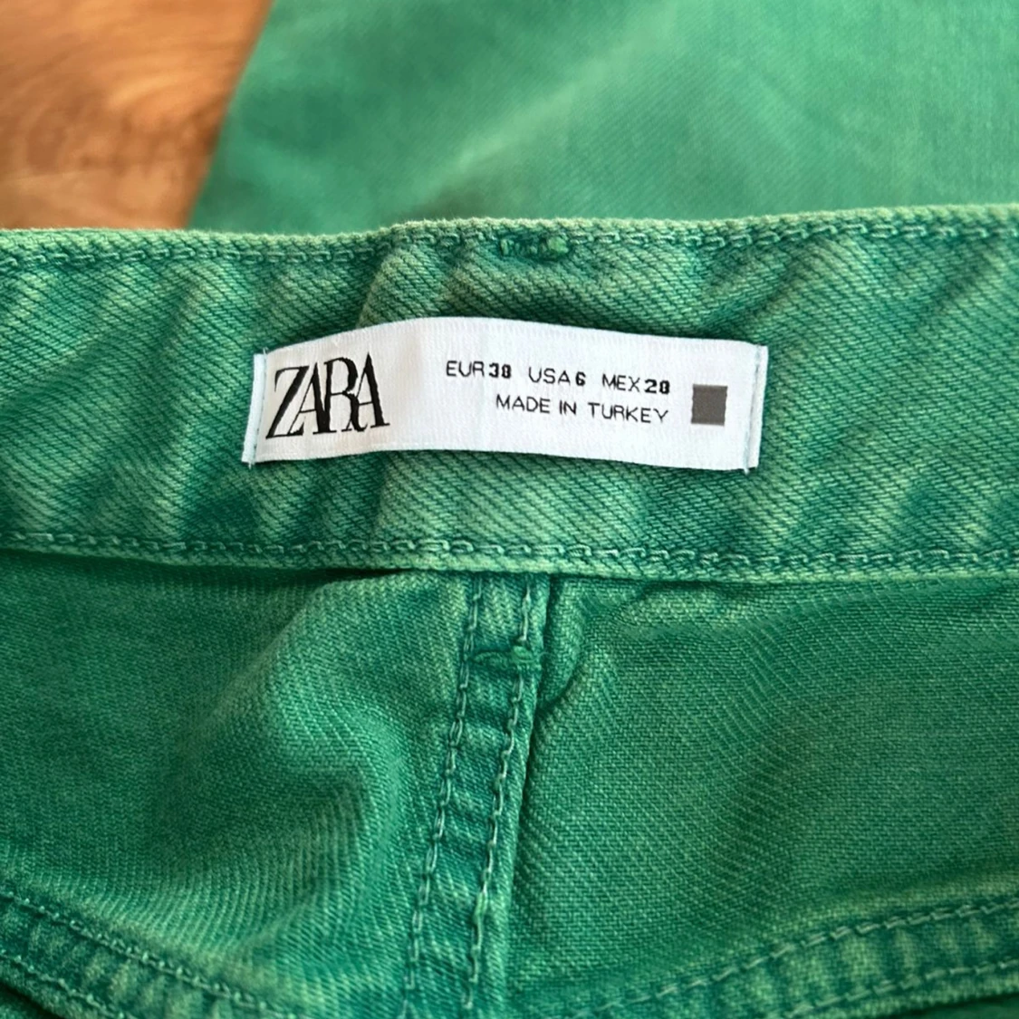 Gröna jeansbyxor från Zara, strl 38