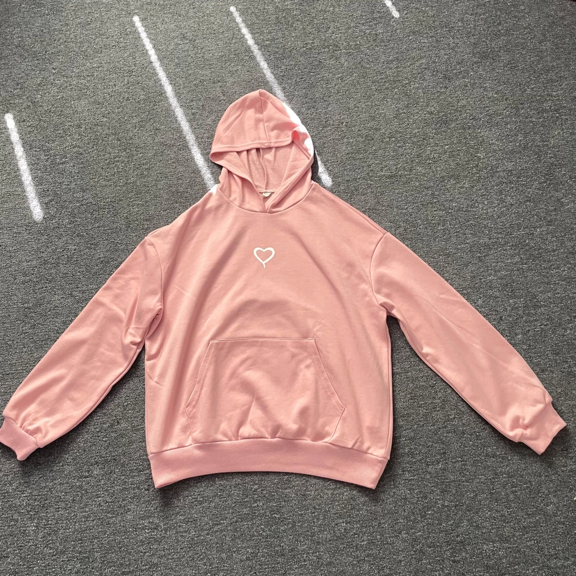 Rosa hoodie med hjärta från Shein