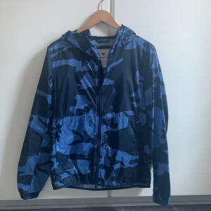 Woolrich Windbreaker - Säljs inte längre. Passar S/M.