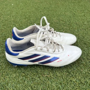 Adidas Copa  - Säljer dessa otroligt sköna Adidas Copa i storlek 44. Nypris 2800. Hör av dig vid ytterligare frågor!