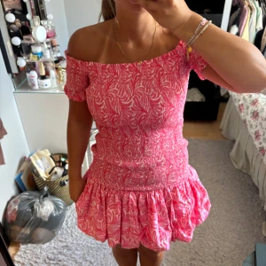 Rosa klänning från H&M  - Klänning från H&M i super bra skick. 