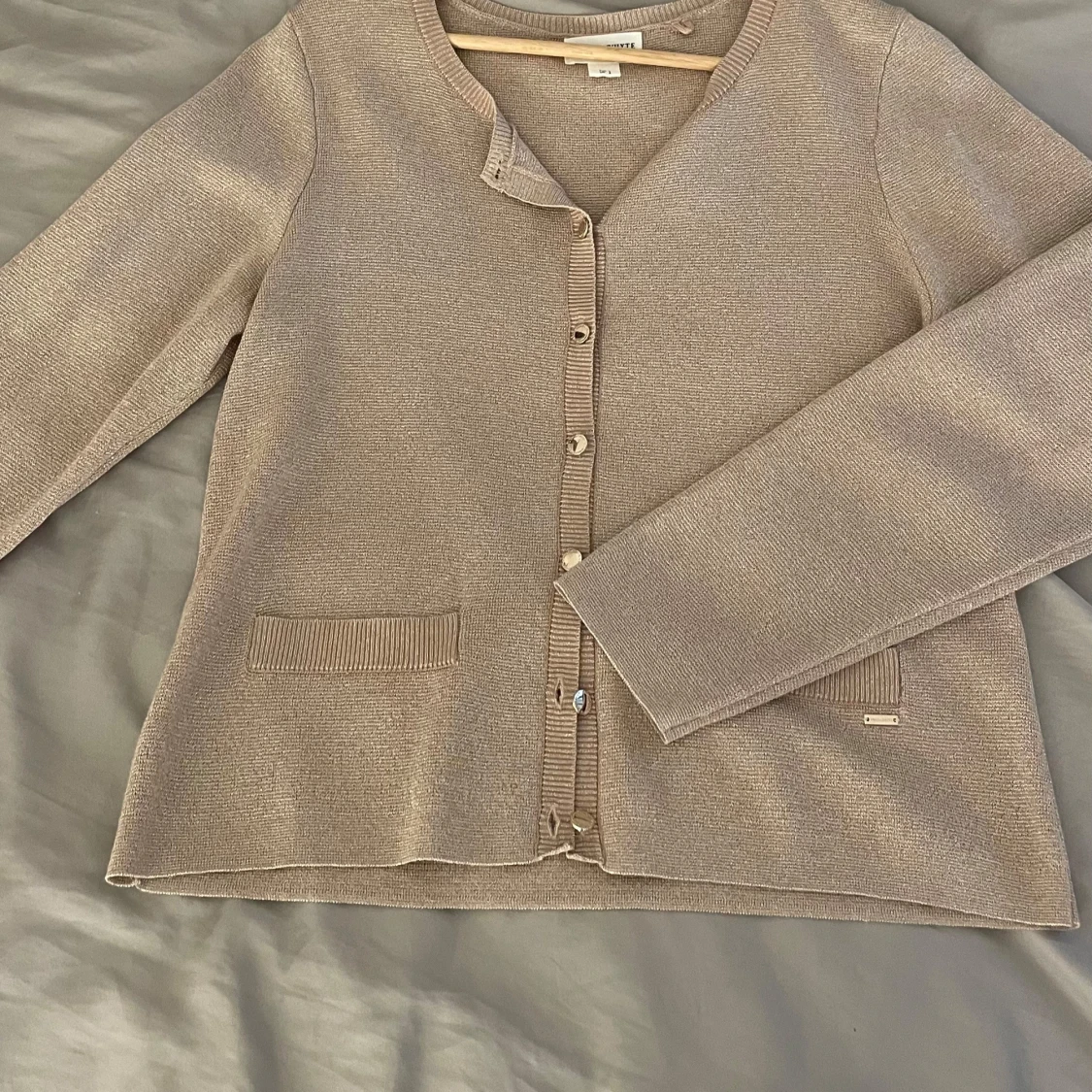 Beige glittrig kofta 