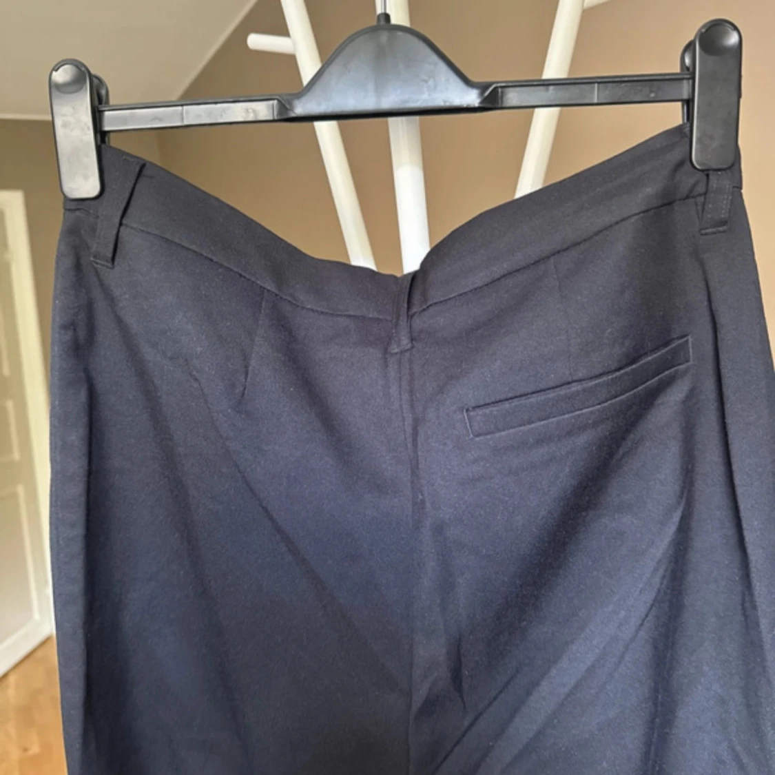 Svarta bootcut kostymbyxor H&M Divided - 1