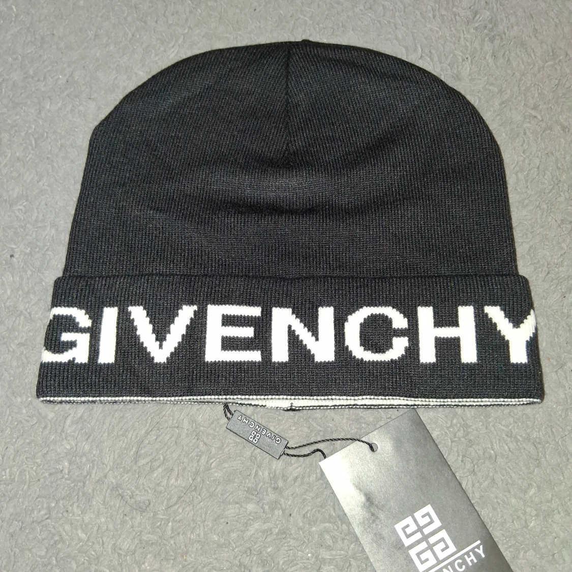 Svart Givenchy mössa med logga