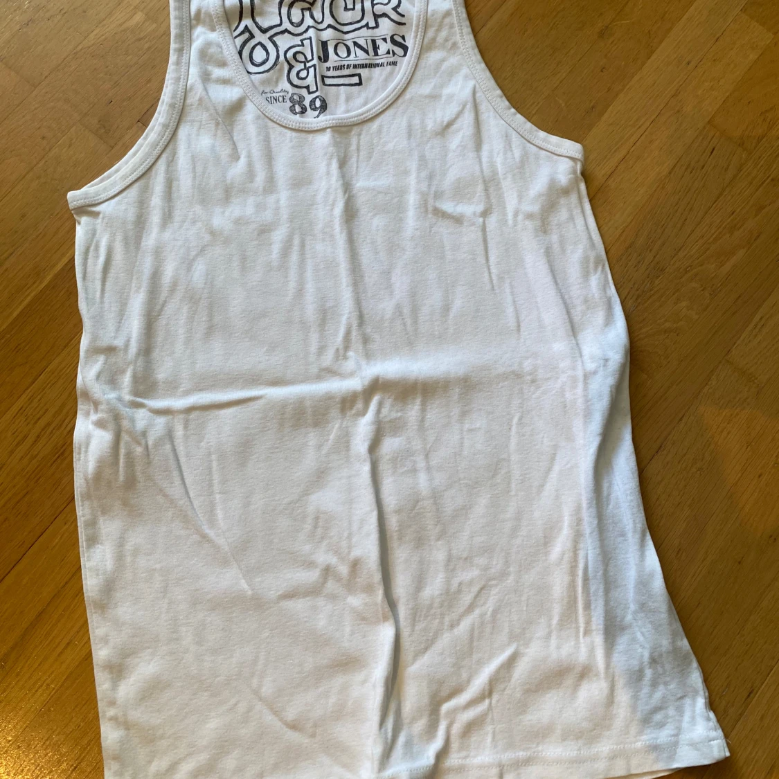 Vit linnetopp från Jack & Jones 