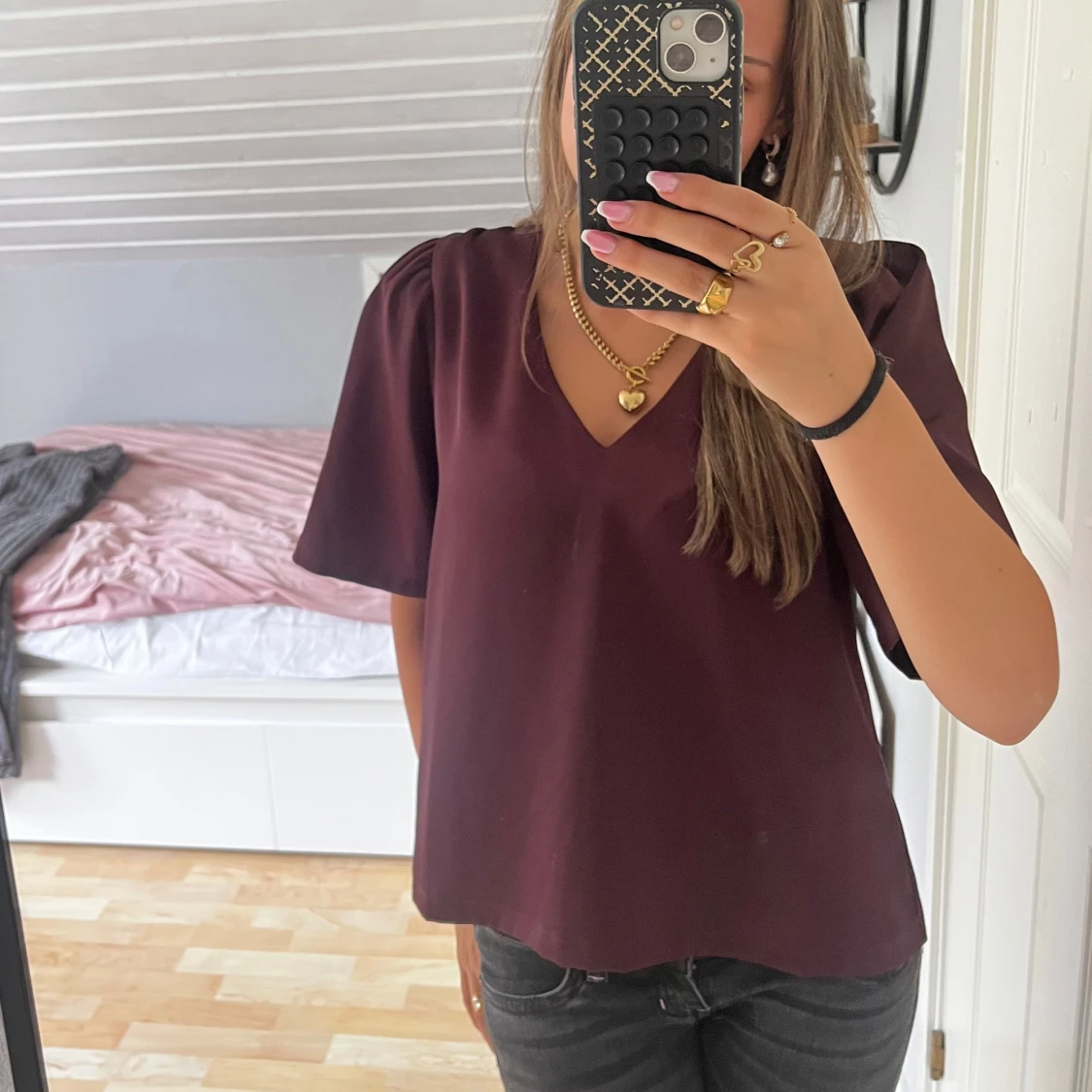 Vinröd blus från NeoNoir