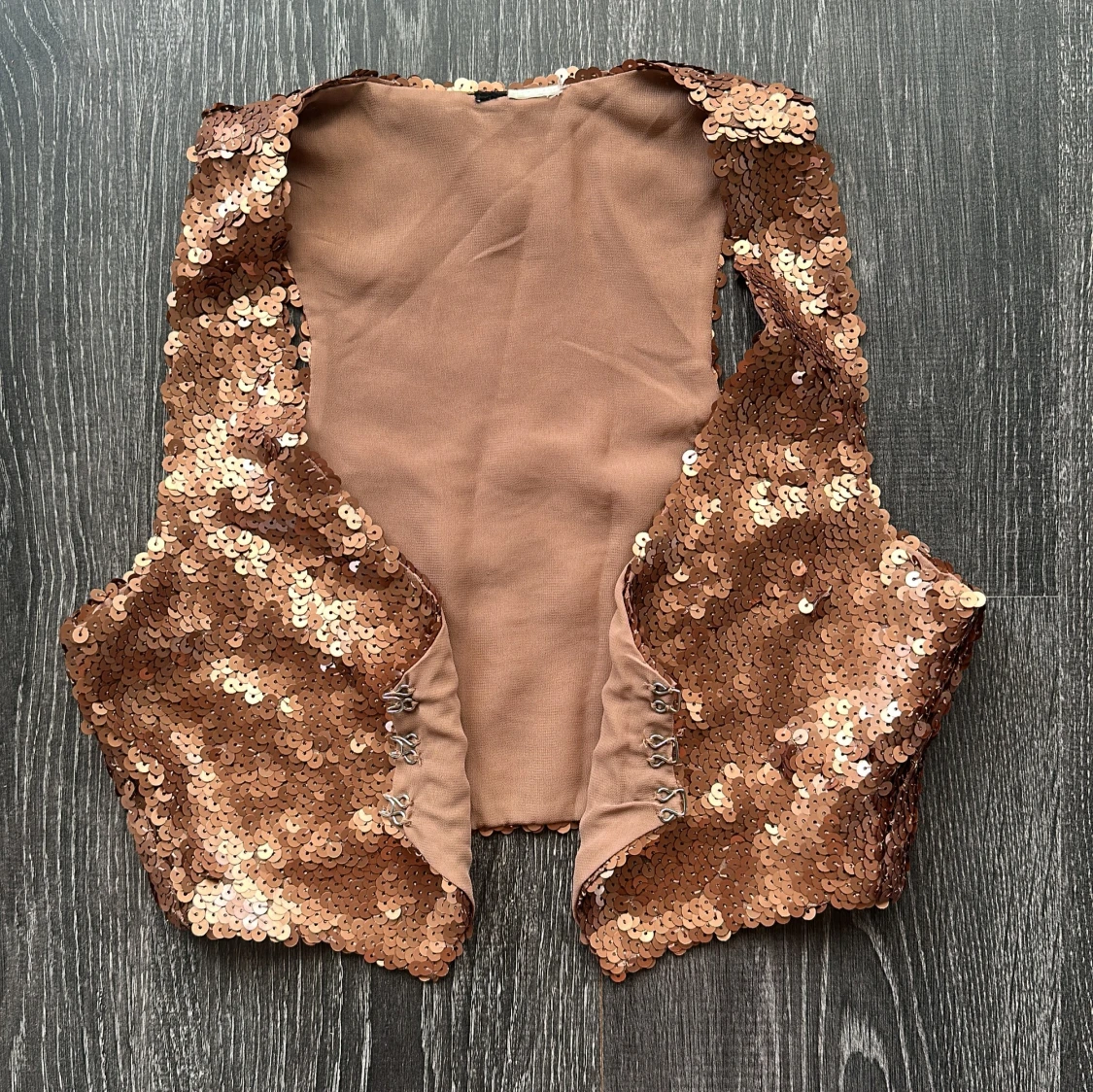 Bronsfärgad paljettväst - 2