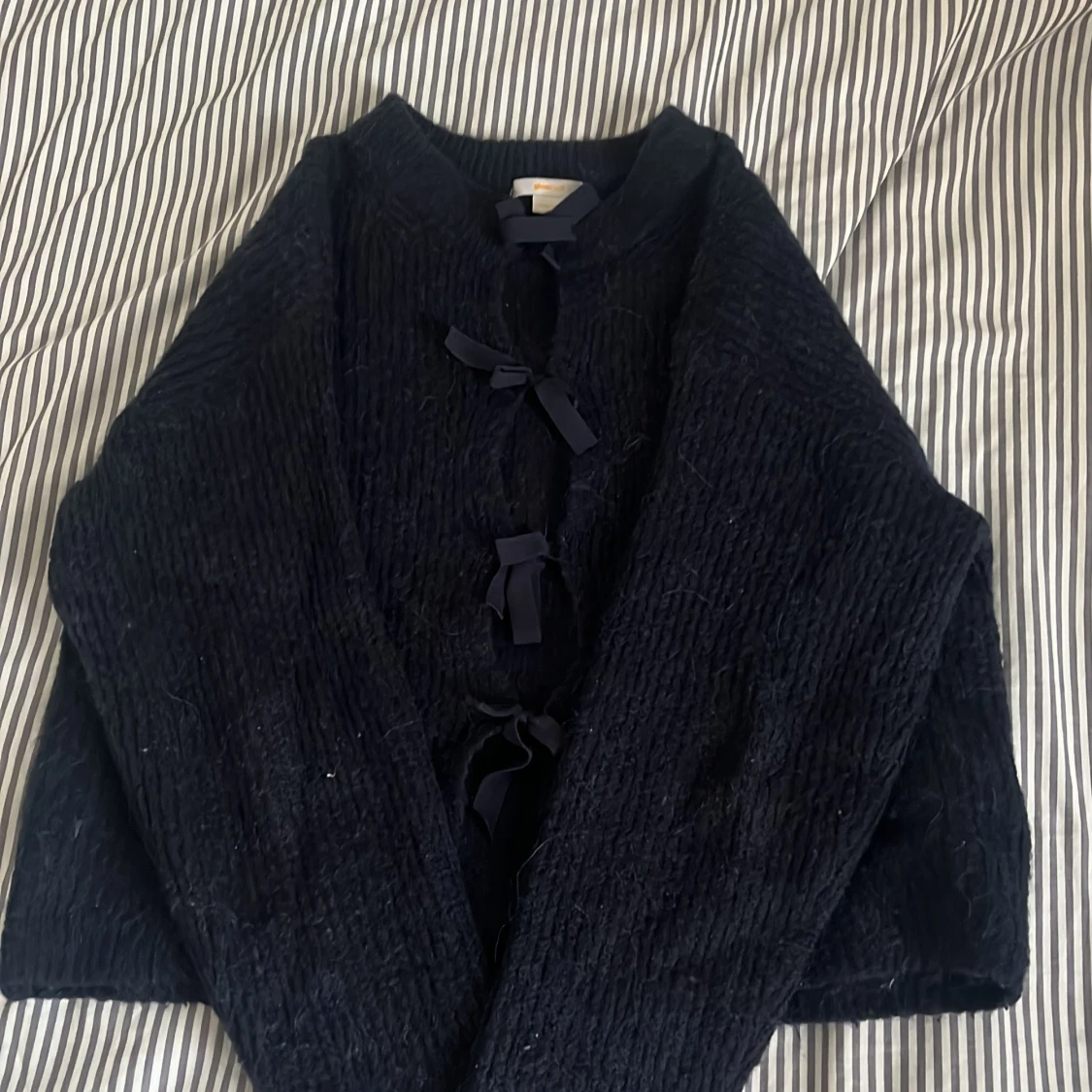 Marin blå stickad långarmadkofta Gina Tricot