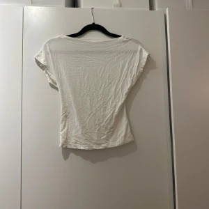 Vit topp med öppen rygg - Vitt topp med öppen rygg