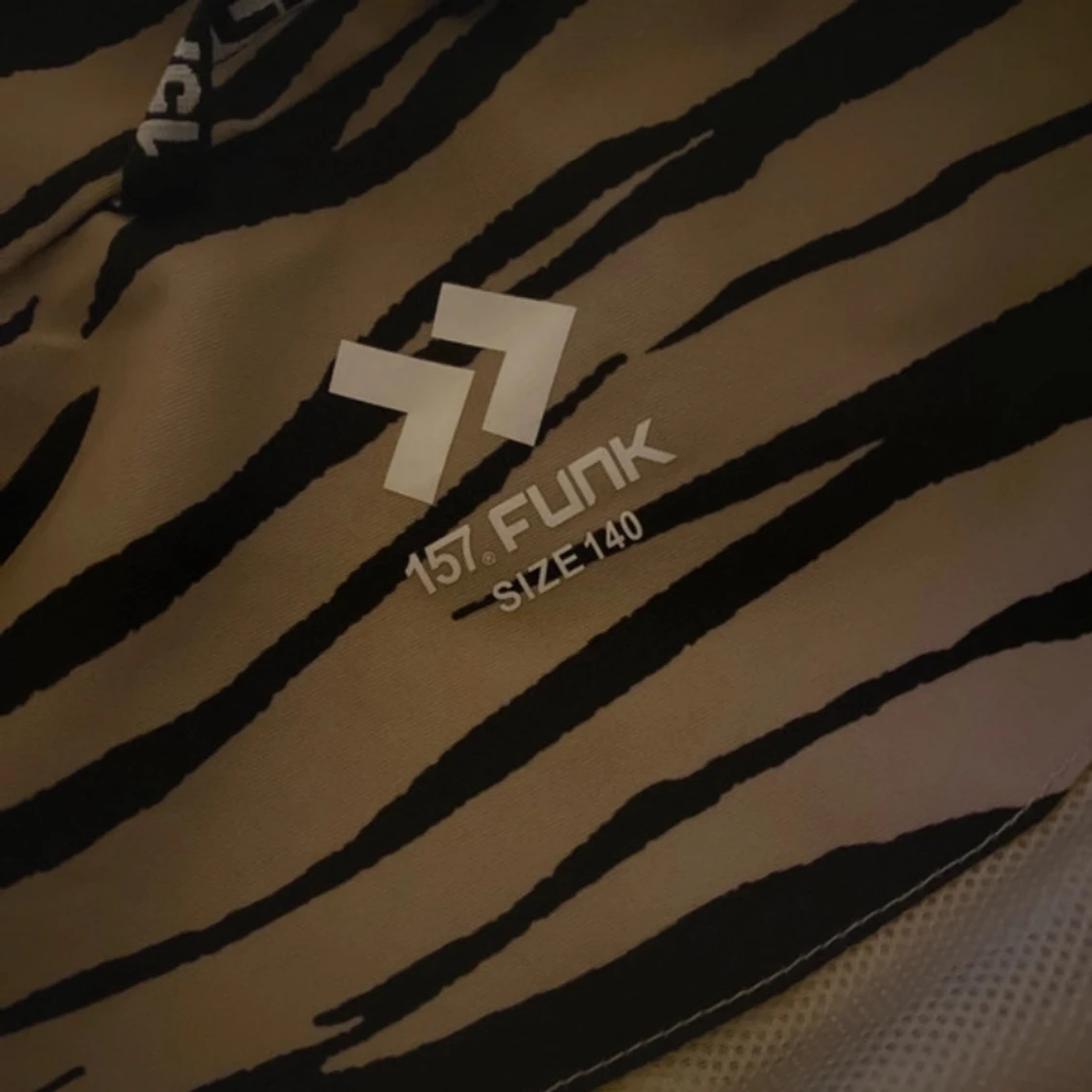 Zebramönstrad vindjacka från 157 Funk - 1