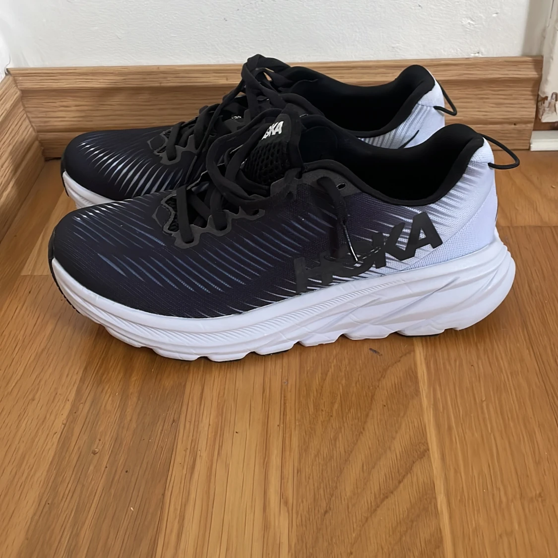 Svarta Hoka Rincon 3 sneakers - 1