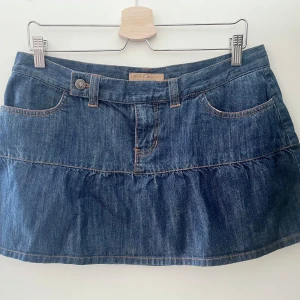 Tommy Jeans minikjol jeanskjol - 88cm ”midja” 