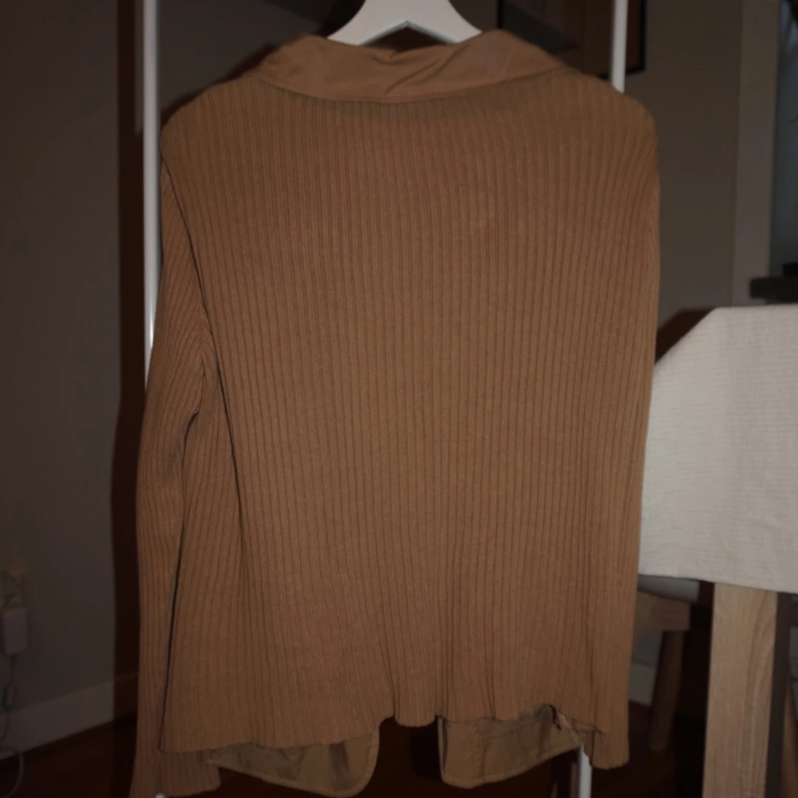 Beige cardigan jacka med knappar - 1