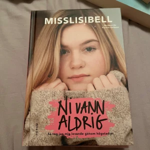 Ni vann aldrig - En stark och personlig berättelse av Youtube-stjärnan Misslisibell om att överleva högstadiet, mobbning och att hitta sin egen väg. Perfekt för unga som vill läsa om mod, vänskap och att våga vara sig själv.