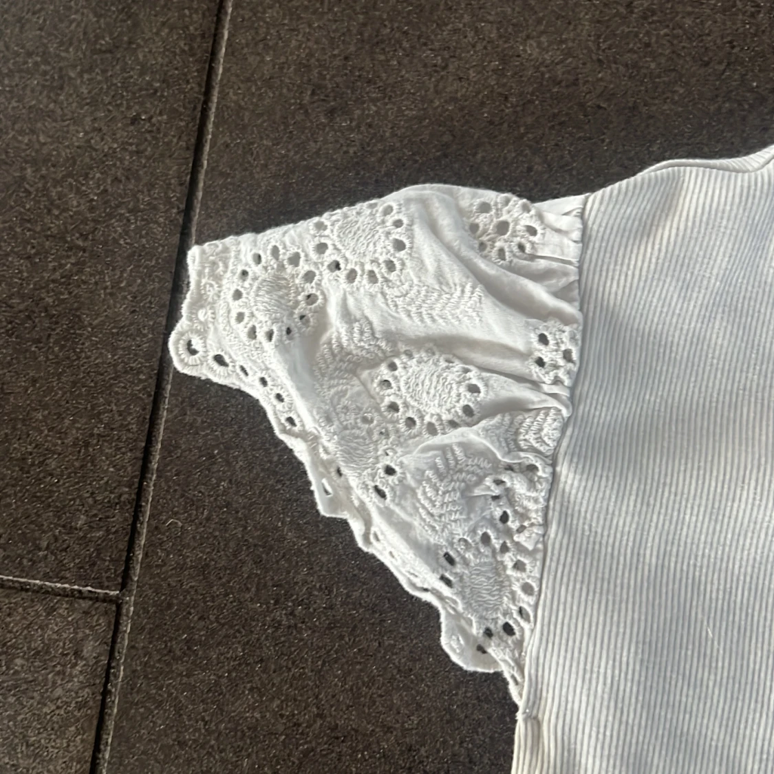 Vit blus med spetsärmar Gina Tricot - 3