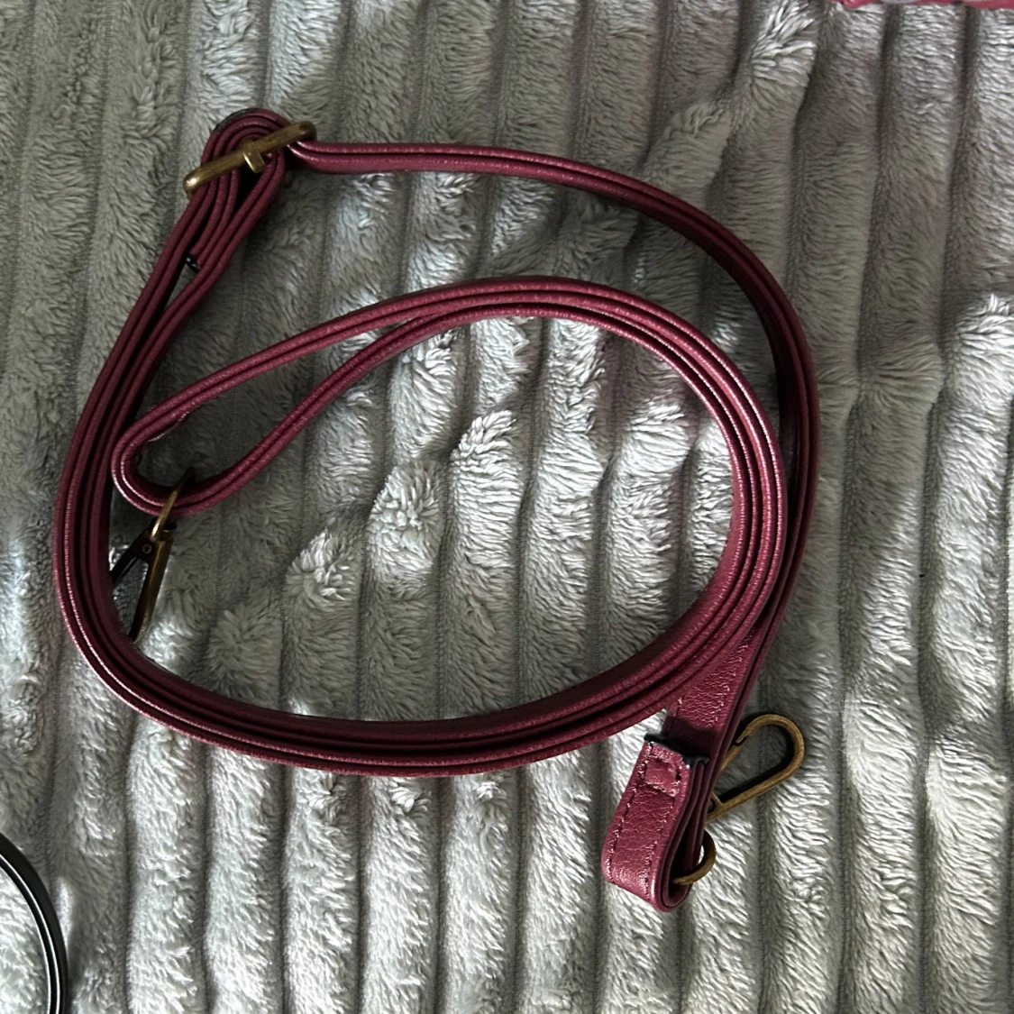 Vinröd axelväska från Coveri Collection - 3
