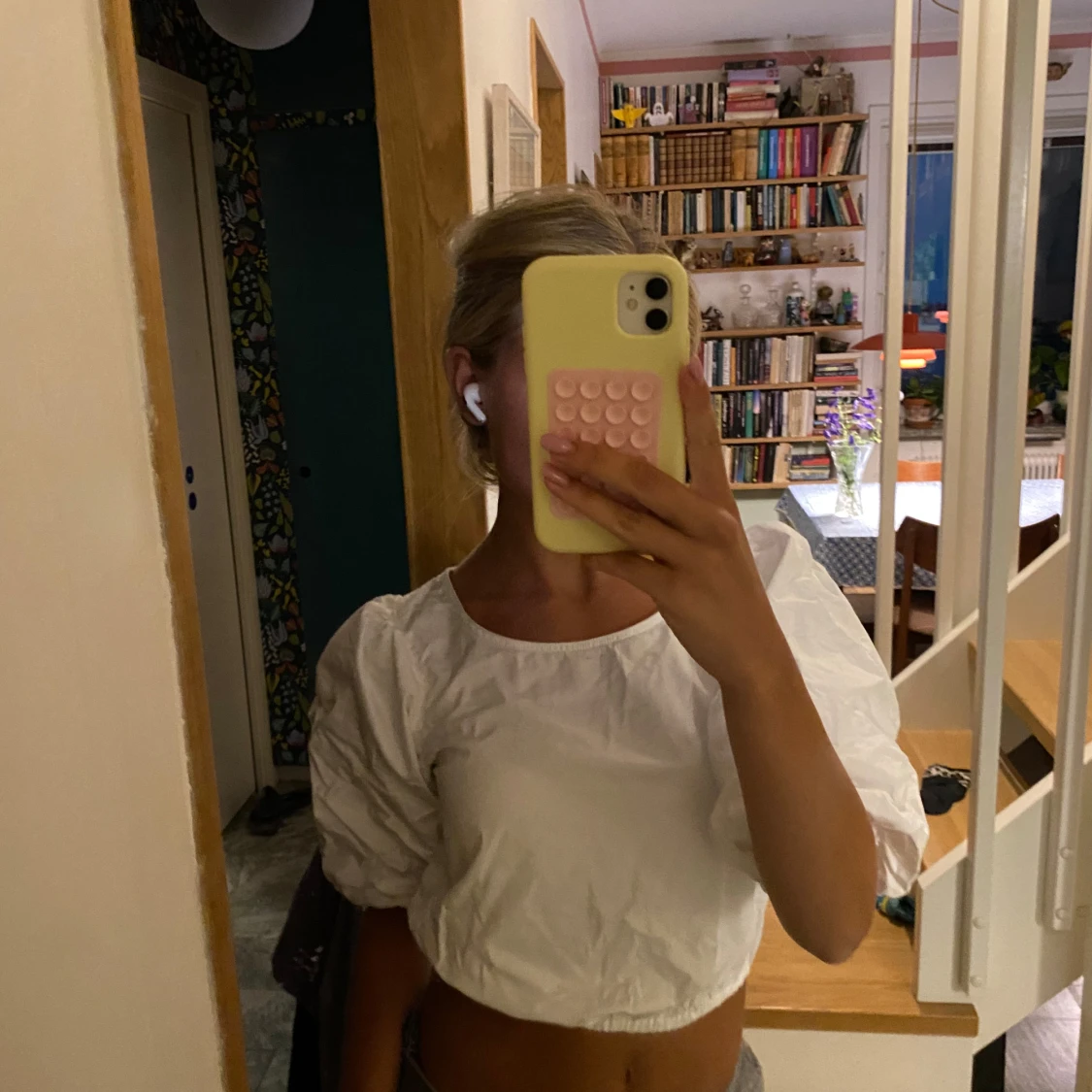 Vit croppad blus med puffärmar - 4