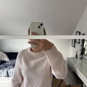Ljusrosa stickad tröja i XS från H&M  - Rosa stickad tröja