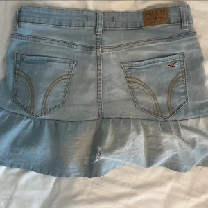 volang jeanskjol från hollister - säljer då den inte kommer till användning 💞 kan tidigast skicka den 11e augusti!!