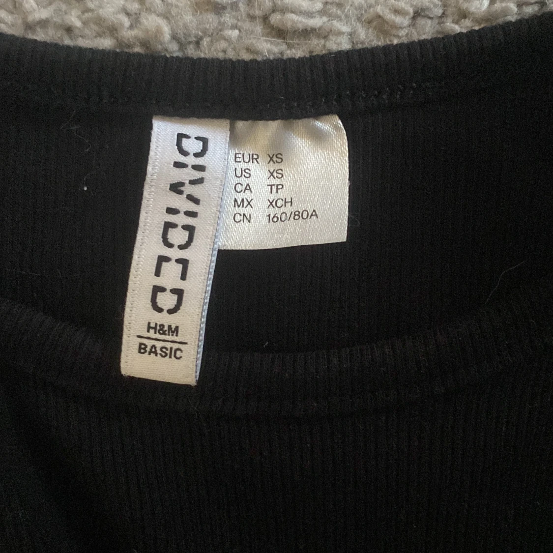 Svart croppad topp från H&M Divided - 2