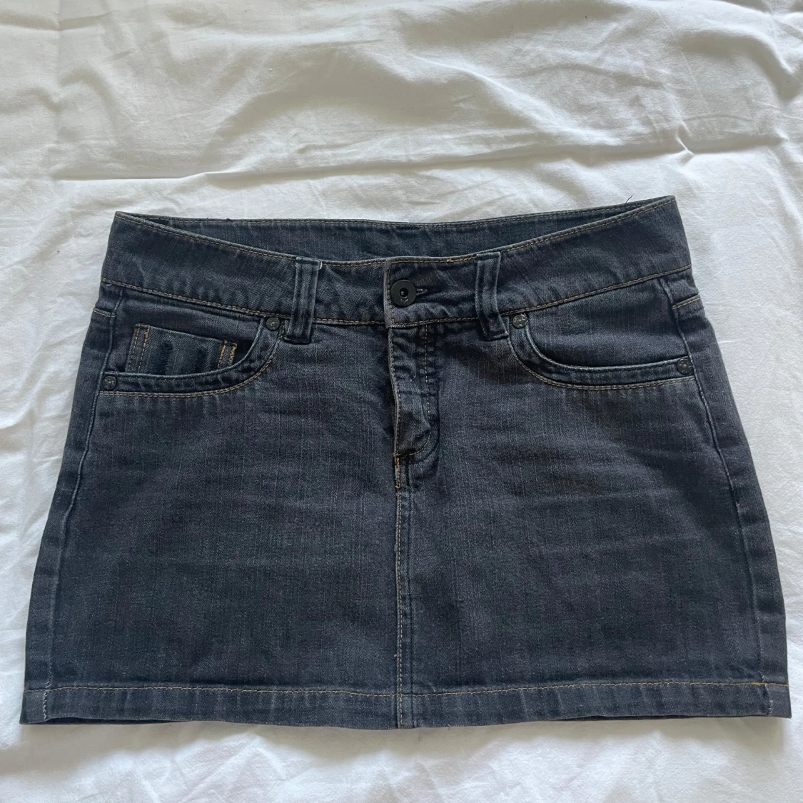 Svart jeanskjol med fickor