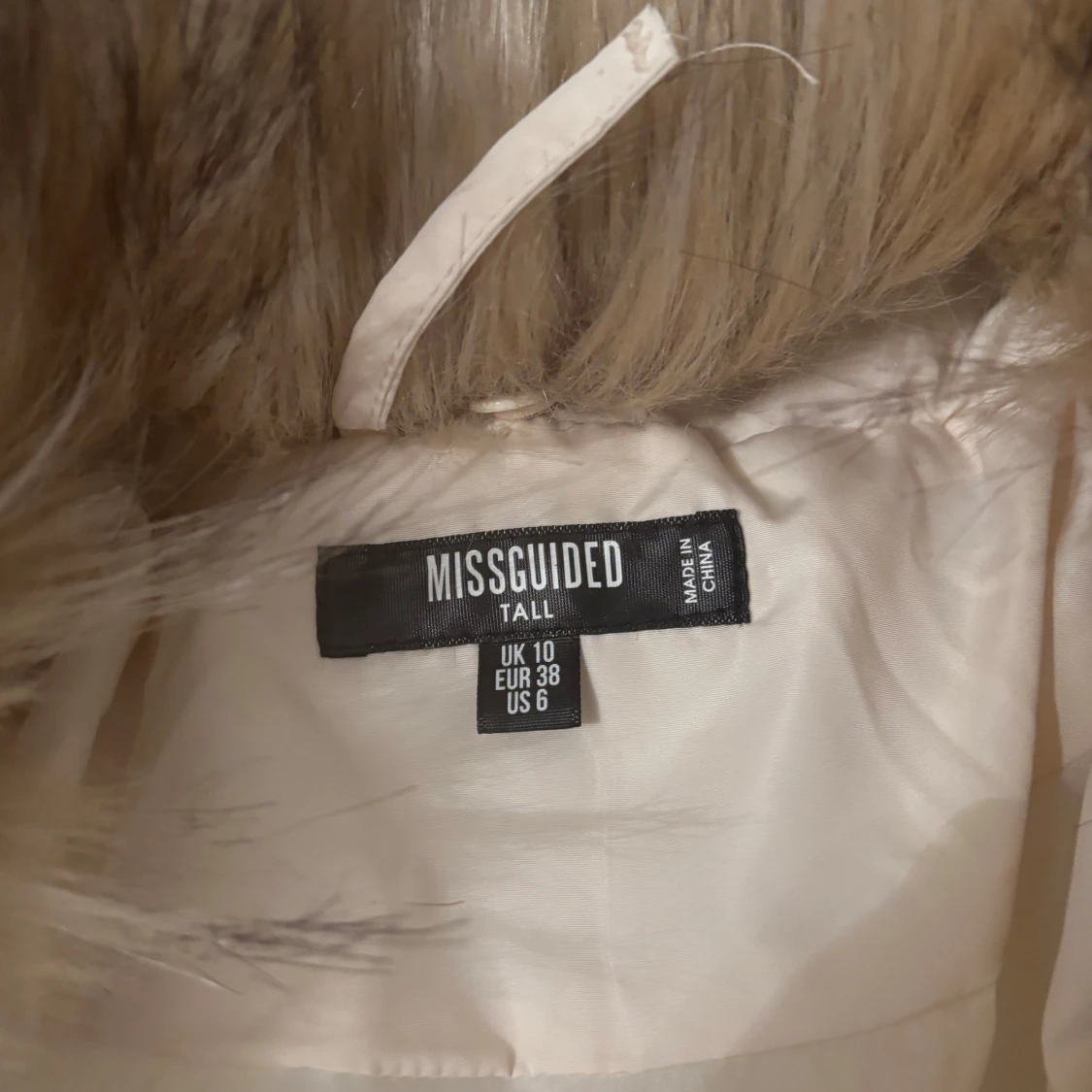 Vit pufferjacka från Missguided - 1