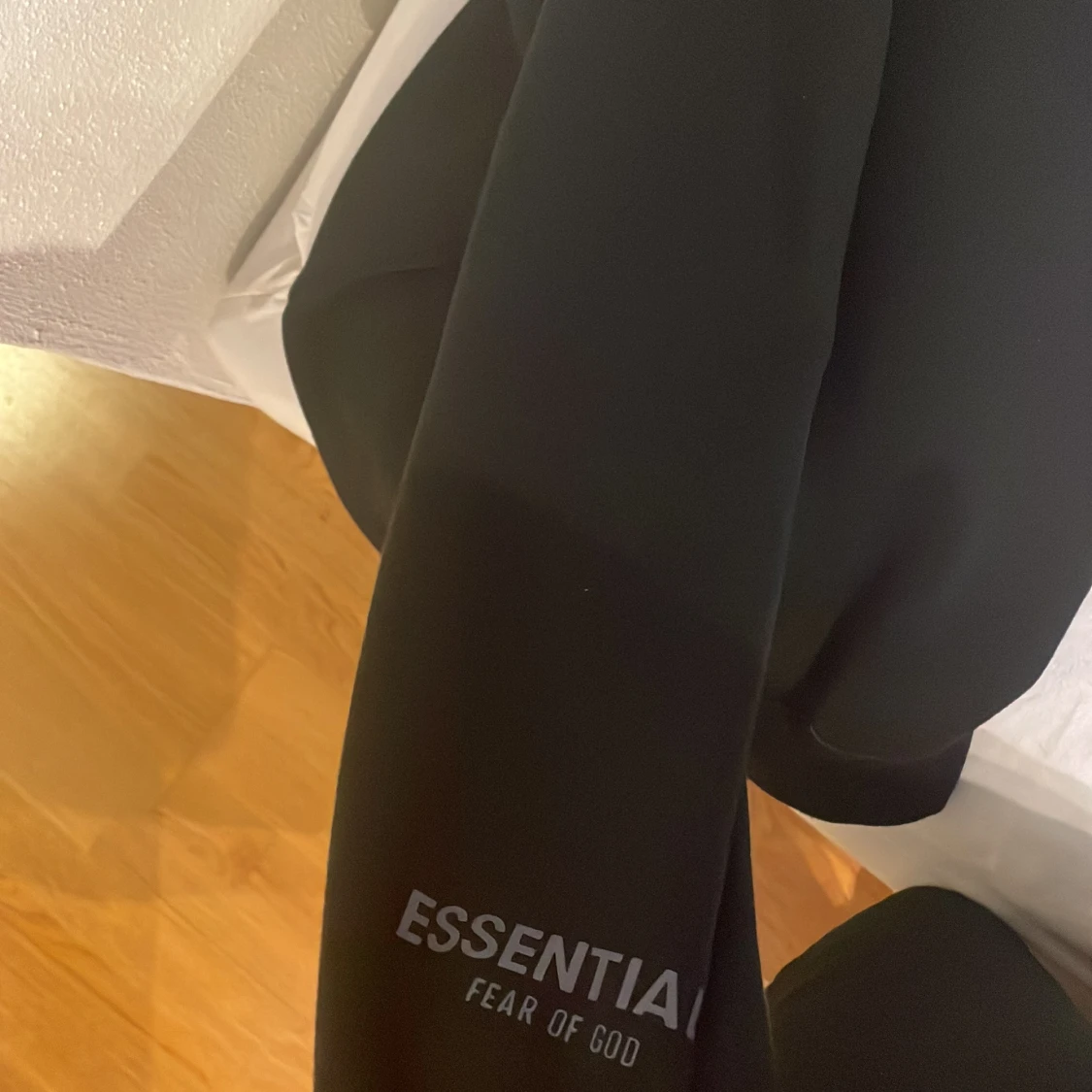 Svart Essentials hoodie från Fear of God - 3