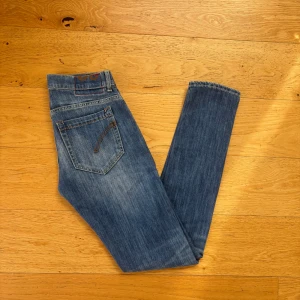 Dondup George Jeans (NYSKICK) - Dondup George jeans | skick: Ny skick | Storlek: w30 | modell: George | bäst pris på marknaden så var snabba | fraktar inom 24 timmar  