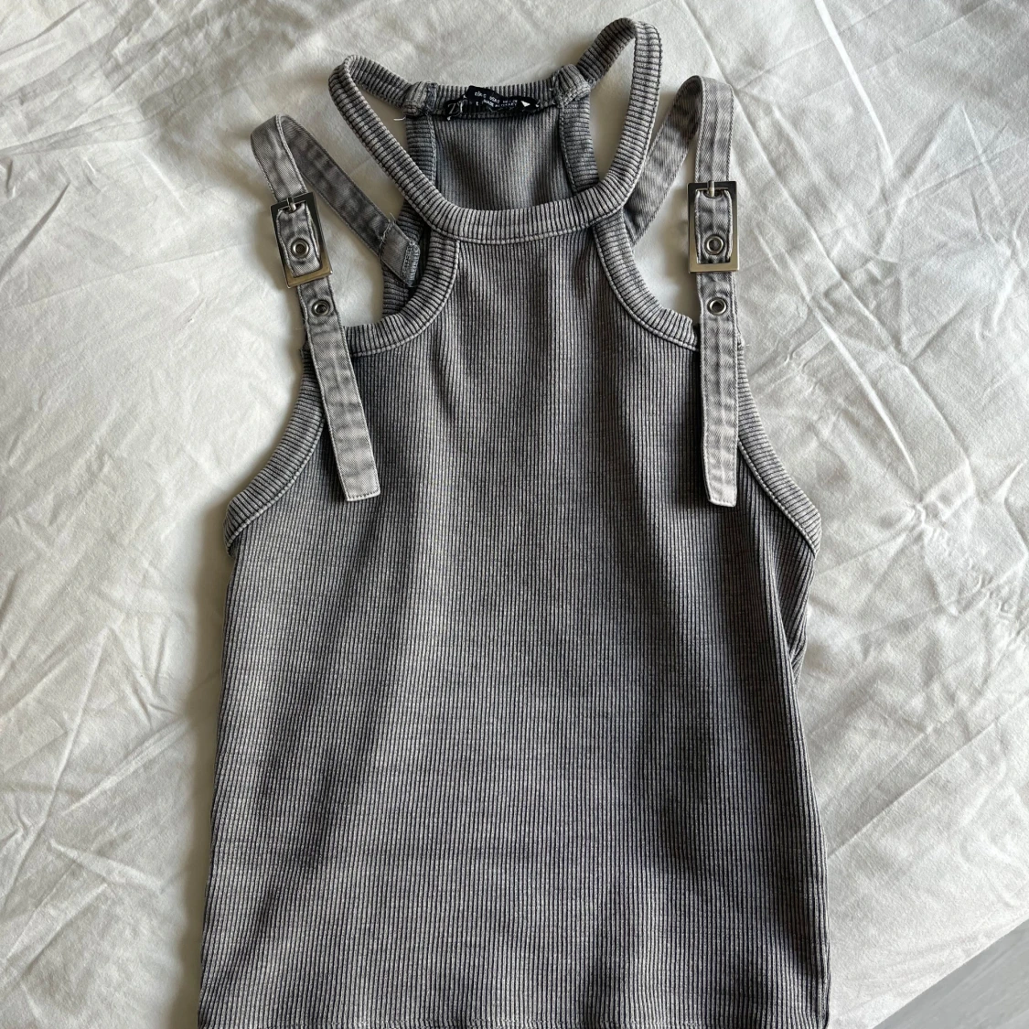 Grå ribbad linnetopp från Zara