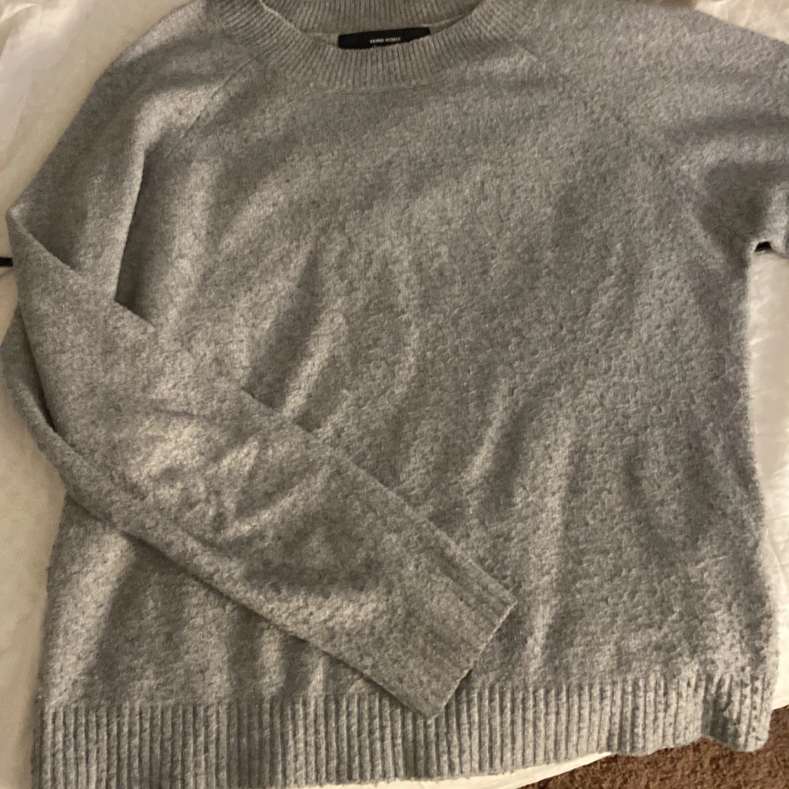 Grå stickad tröja från Vero Moda